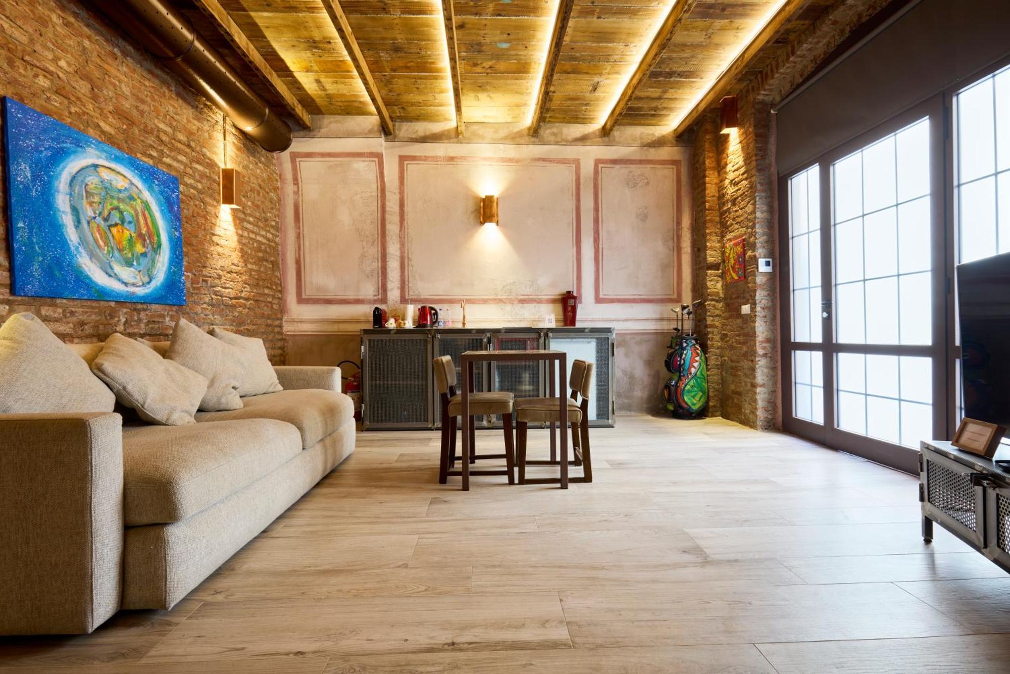 Emme Loft I Red Moon - Chic Design Loft Milan — Photos 1