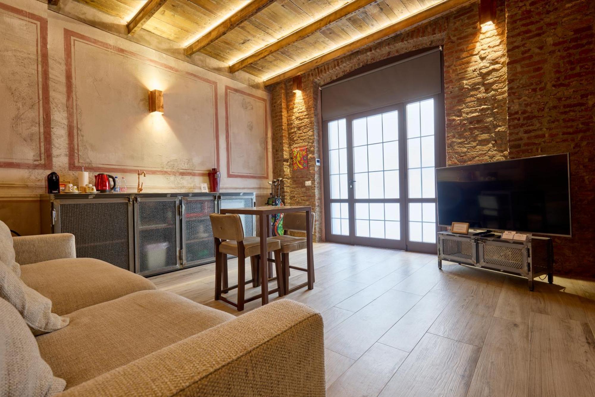 Emme Loft I Red Moon - Chic Design Loft Milan — Photos 2